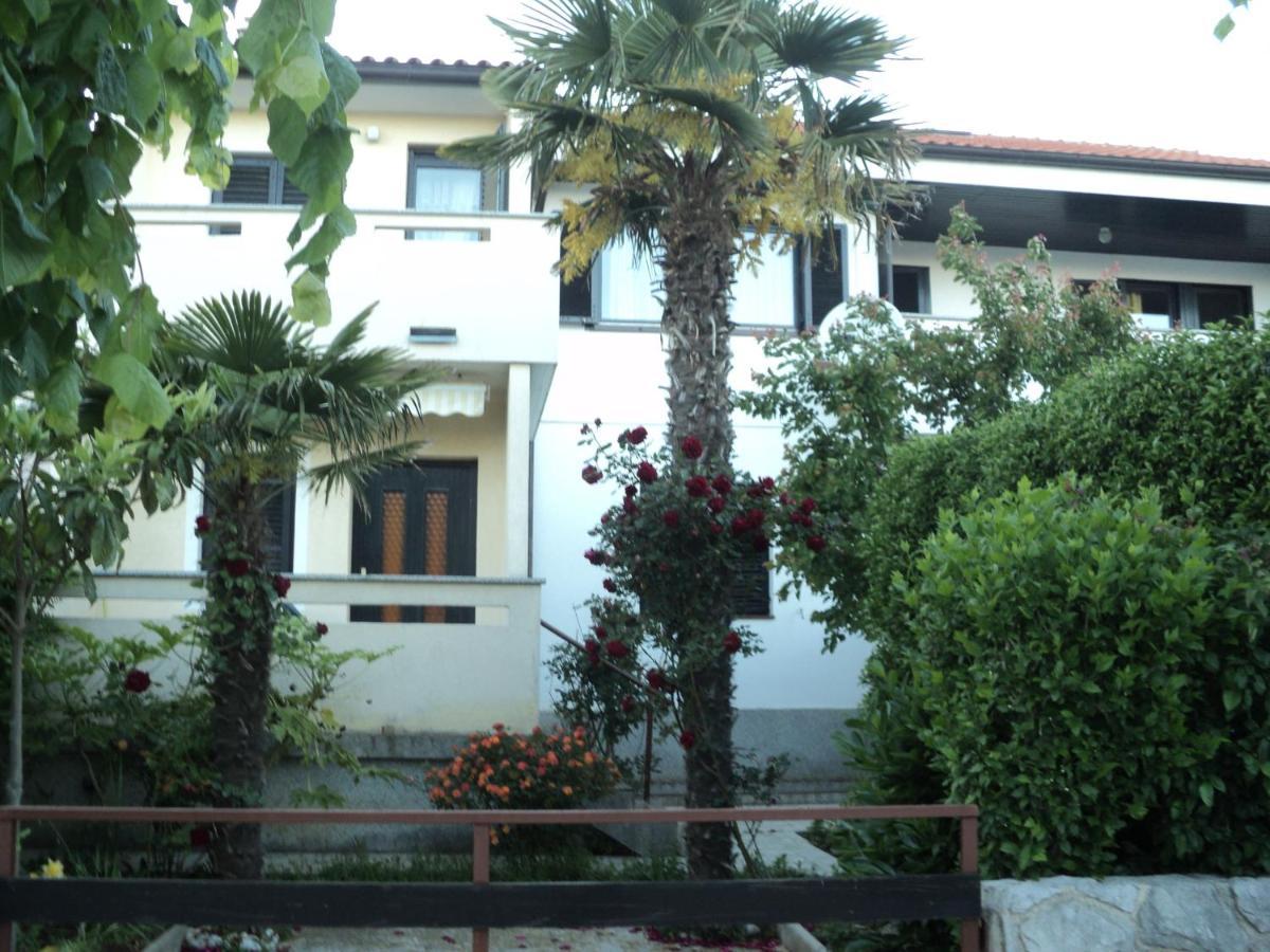 Apartments Nevenka Krk Town Exteriér fotografie